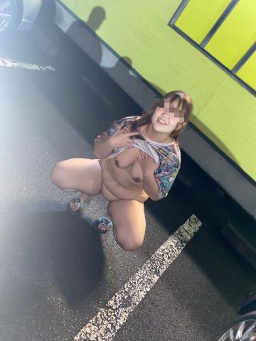 アダルトショップ駐車場