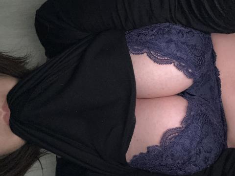 おっぱいしゃぶって