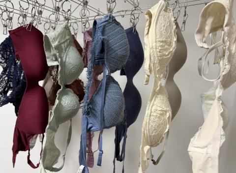 体に巻きつけた写真送って欲しいorぶっかけ依頼