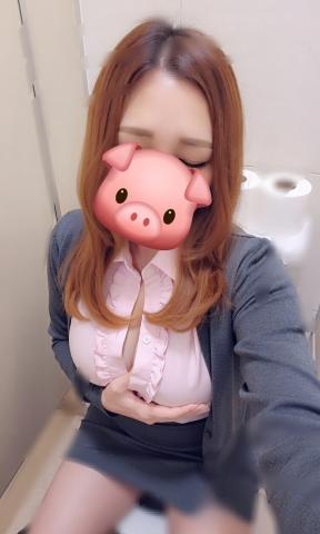 お店のトイレでオナニー