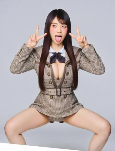 写真の女性をアヘ顔などに編集します。